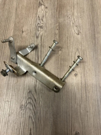 Throttle bracket /6