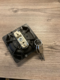 Ronis slot in stalen kast