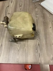 Ruitenwisservloeistofreservoir met motor en dop