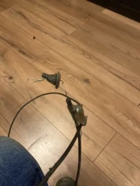 Hood release bracket met slechte kabel