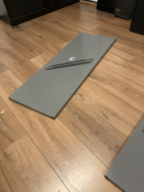 Origineel legbord in Ahrend roldeurkast grijs gratis verzending