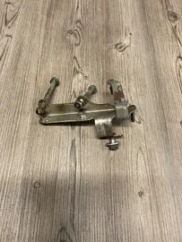 Throttle bracket /6