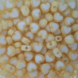 Acryl hartje wit zachtgeel