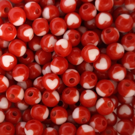 Acryl kraal rond met hartje rood wit