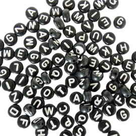 Letterkraal zwart met witte letter