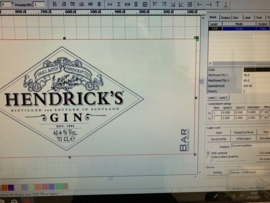 Eiken Bartafel met zwarte statenonderstel  incl. logo HENDRICKS GIN  ingebrand