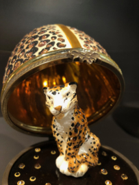 LUXE CADEAU :  FABERGÉ EI  - met PANTER - UITVERKOCHT