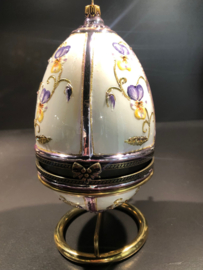 LUXE CADEAU :  FABERGÉ EI  - met WITTE PAAUW - UITVERKOCHT