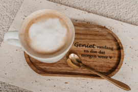 Serveerplankje acacia "geniet vandaag en doe dat morgen weer"