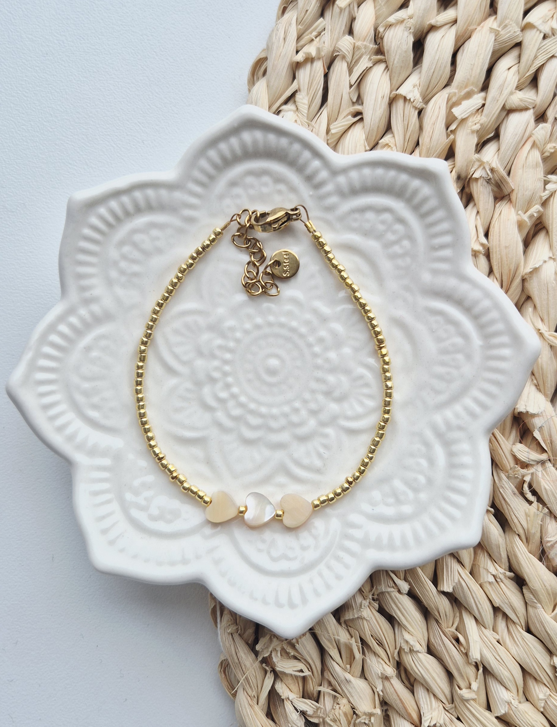 Label ZeeV armbandje schelp hartjes beige