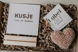 Brievenbus pakket "kusje voor de leukste"