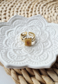 Label ZeeV ring natuursteen goud