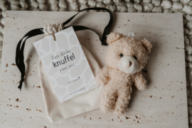 Stoffen zakje met kaartje "knuffel voor jou" | met teddybeertje