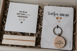 Brievenbus pakket "lieve vriendin hartjes voor jou"