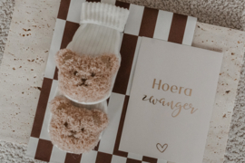 Baby sokjes beertjes "hoera zwanger "