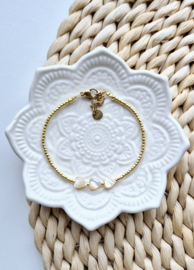 Label ZeeV armbandje schelp hartjes beige