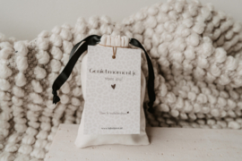 Stoffen zakje met kaartje "genietmomentje voor jou" | thee met truffelbonbons