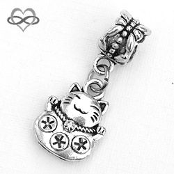 Geluk symbool Kat - Fortune cat - Maneki Neko bedel voor bedelarmband van Pandora Trollbeads enz.