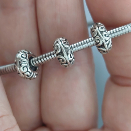 Spacer bedel 'Swirl Design' voor 2,8mm-4,5mm - verzilverde stopper voor bedelarmband Pandora Trollbeads enz.