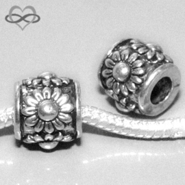 Bloem Zonnebloem bedel voor bedelarmband van Pandora Trollbeads enz.   symbool voor Toewijding en Trots