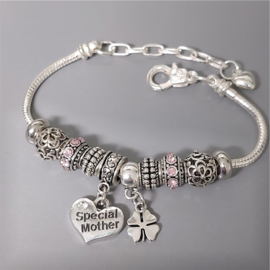 Pandora Style Mama armband met 2 stoppers en tekst Hart naar keuze. Armband voor mama dochter zus tante vriendin enz.