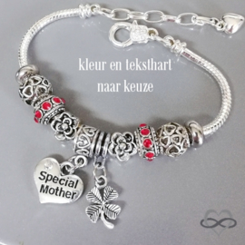 Pandora Style Bedelarmband met 2 stoppers en tekst Hart naar keuze. Armband voor oma mama zus tante vriendin enz.
