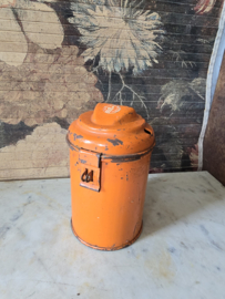 Oud oranje blikken collectebus