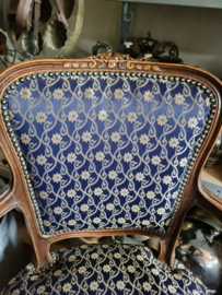 Oud brocante stoeltje
