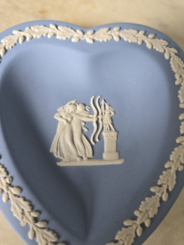 Jasperware blue wedgwood hart vormig schaaltje