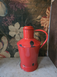 Rood emaille waterkan