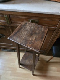 Oud houten plantentafeltje
