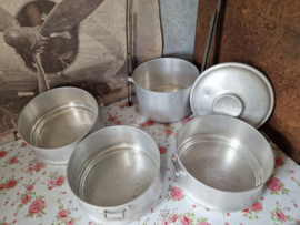Oude aluminium etensdrager rantang