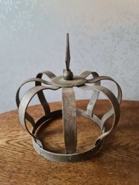 Oude metalen kroon