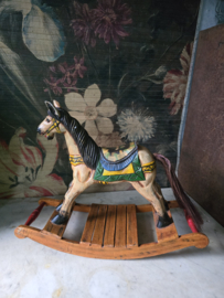Oud houten hobbelpaard
