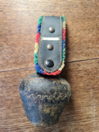 Oude doorleefde koeienbel nr8