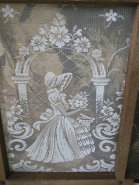 Antiek houten raamhor nr50 victoriaanse dame