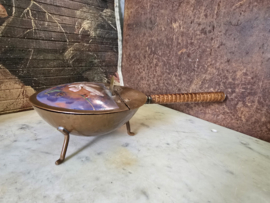 Antiek geëmailleerde koperen tafel kruimelvanger vlinder