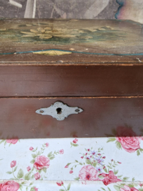 Antiek houten kist libelle