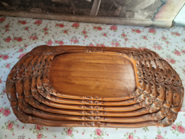 Set bewerkte houten dienbladen