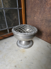 Oude verzilverde rozensteker rozenbowl