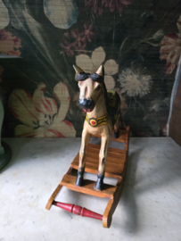 Oud houten hobbelpaard
