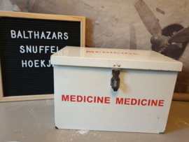 Doorleefde blikken medicijn trommel
