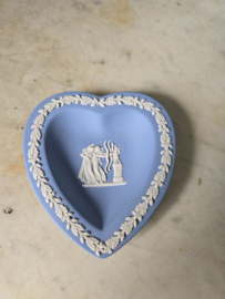 Jasperware blue wedgwood hart vormig schaaltje
