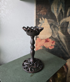 Zwart gietijzeren kaarsenstandaard