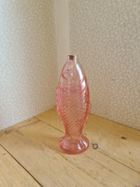 Vintage roze glazen fles karper vis