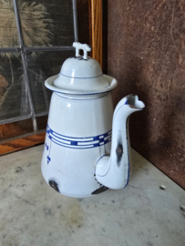 Oude emaille koffiepot schaats handvat