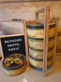 Antiek houten snoepblikken rek met blikken taveners fruit drops