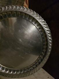 Ronde bewerkte metalen dienblad