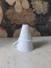 Wit porseleinen koffiefilter