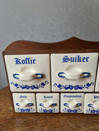 Oud koffie thee suiker kruidenkastje
